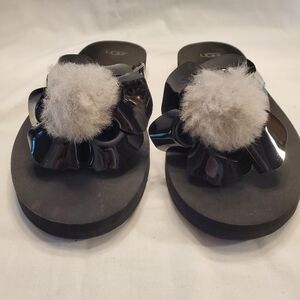 UGG Women's Poppy Flower Flip Flop Black Strap Black Outsole Size 6